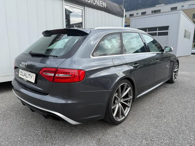 AUDI RS4 Avant 4.2 FSI V8 quattro S-tronic