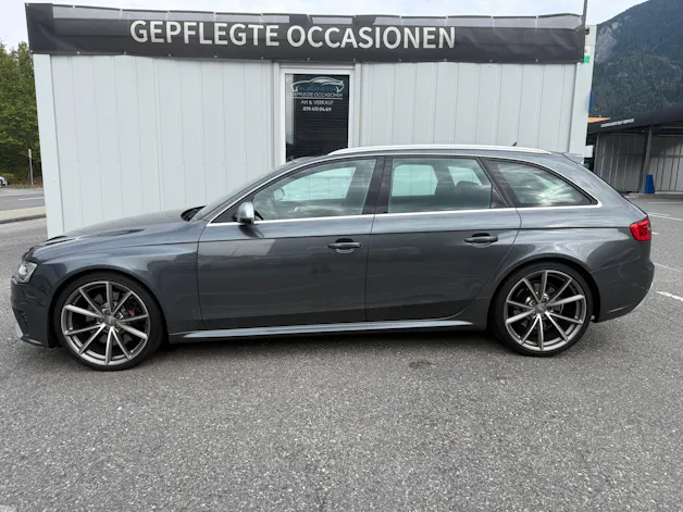 AUDI RS4 Avant 4.2 FSI V8 quattro S-tronic