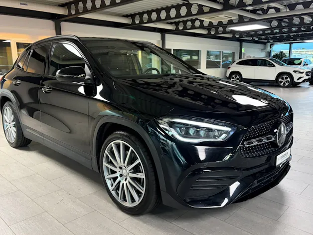 MERCEDES-BENZ GLA 200 AMG Line 7G-DCT