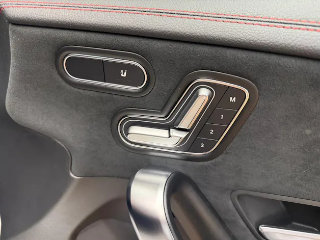 MERCEDES-BENZ CLA 250 4M - SB - AMG / DISTRONIC / Rückfahrkamera / Memory / Multibeam LED