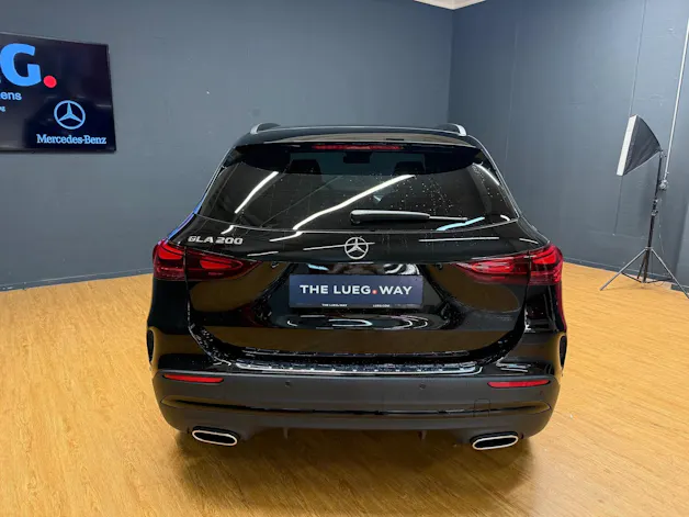 MERCEDES-BENZ GLA 200 - AMG / DISTRONIC / 360 Grad Kamera / AHK / Sitzmemory