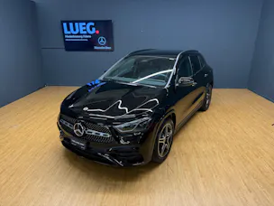 MERCEDES-BENZ GLA 200 - AMG / DISTRONIC / 360 Grad Kamera / AHK / Sitzmemory