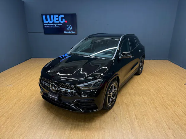 MERCEDES-BENZ GLA 200 - AMG / DISTRONIC / 360 Grad Kamera / AHK / Sitzmemory