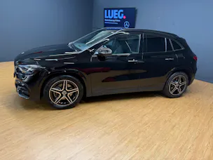 MERCEDES-BENZ GLA 200 - AMG / DISTRONIC / 360 Grad Kamera / AHK / Sitzmemory