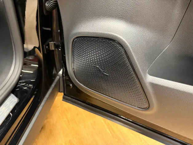 MERCEDES-BENZ GLA 200 - AMG / DISTRONIC / 360 Grad Kamera / AHK / Sitzmemory