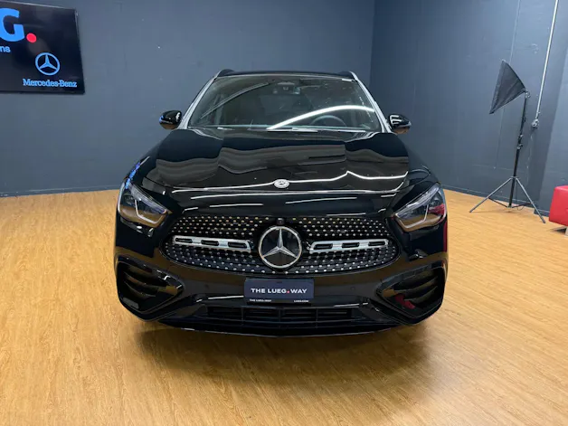 MERCEDES-BENZ GLA 200 - AMG / DISTRONIC / 360 Grad Kamera / AHK / Sitzmemory