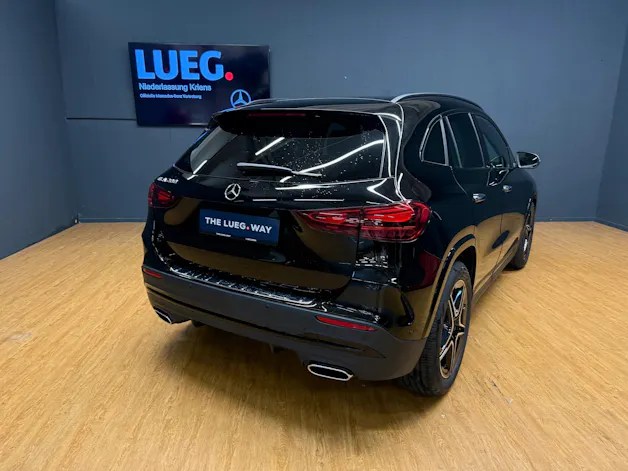 MERCEDES-BENZ GLA 200 - AMG / DISTRONIC / 360 Grad Kamera / AHK / Sitzmemory