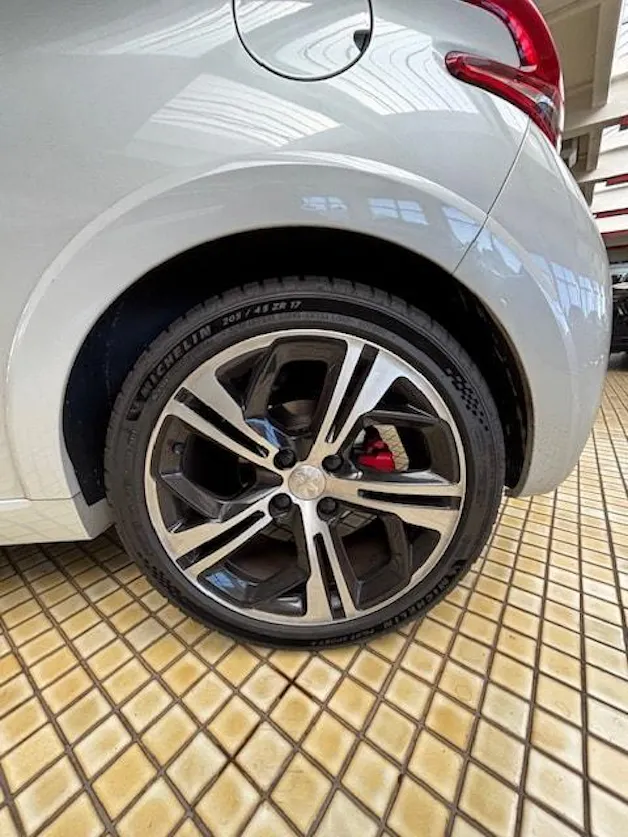 PEUGEOT 208 1.6 Turbo GTi