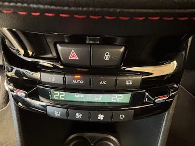 PEUGEOT 208 1.6 Turbo GTi