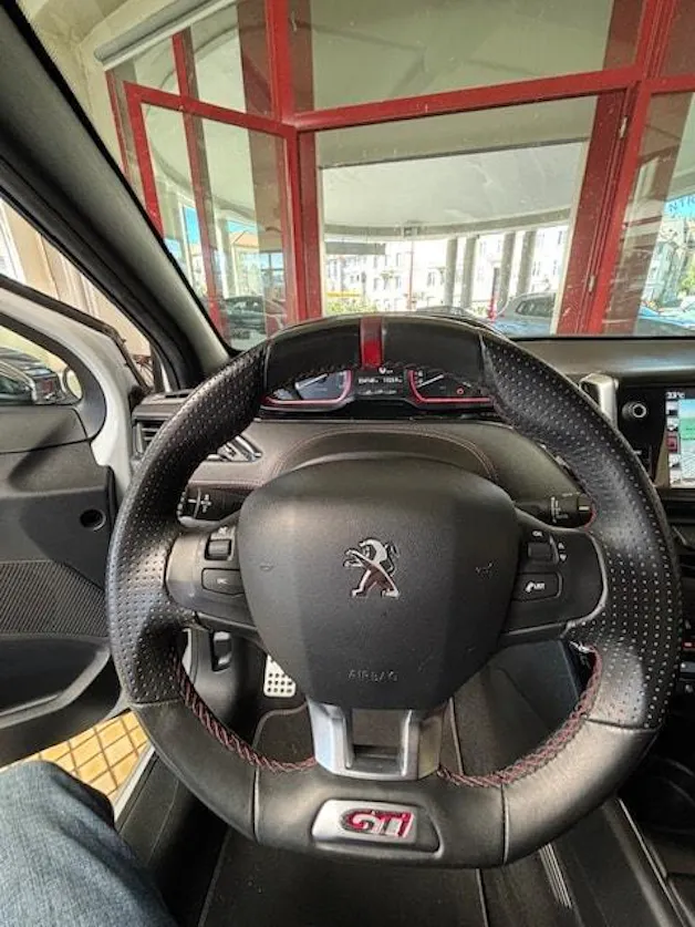 PEUGEOT 208 1.6 Turbo GTi