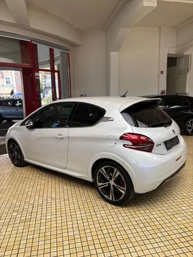 PEUGEOT 208 1.6 Turbo GTi