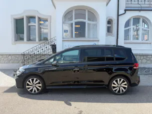 VW Touran 1.5 TSI Highline DSG R-LINE BLACK UND STYL / 48 MONATE WERK GARANTIE