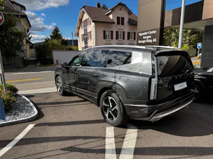 HYUNDAI Ioniq 9 110kWh Amplia 4WD