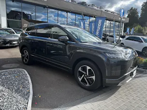 HYUNDAI Ioniq 9 110kWh Amplia 4WD