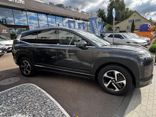HYUNDAI Ioniq 9 110kWh Amplia 4WD