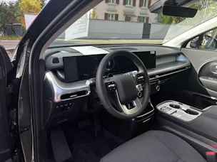 HYUNDAI Ioniq 9 110kWh Amplia 4WD