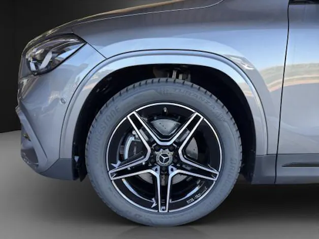 MERCEDES-BENZ GLA 200 Night Star 7G-D