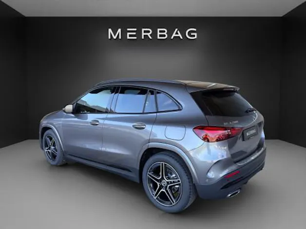 MERCEDES-BENZ GLA 200 Night Star 7G-D