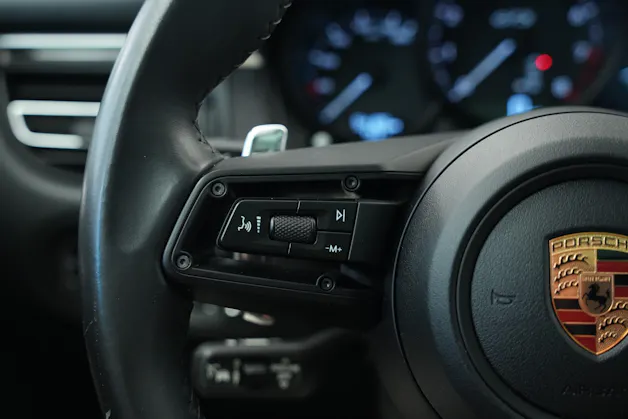 PORSCHE Macan GTS PDK *CH-Fahrzeug* *Panorama*