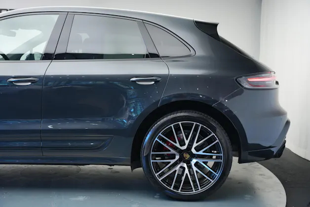 PORSCHE Macan GTS PDK *CH-Fahrzeug* *Panorama*