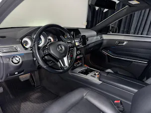 MERCEDES-BENZ E 220 CDI Avantgarde 7G-Tronic