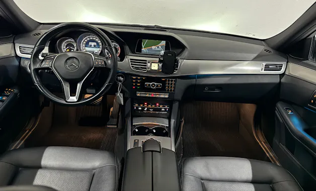MERCEDES-BENZ E 220 CDI Avantgarde 7G-Tronic