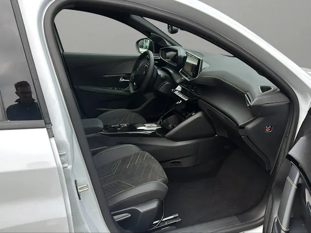 PEUGEOT 208 1.2 MHEV 145 GT Exclusive