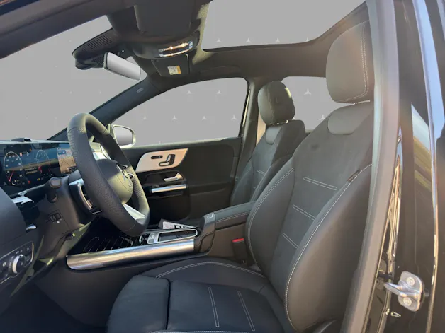 MERCEDES-BENZ GLA 200 Night Star 7G-DCT