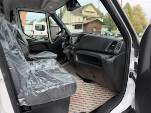 IVECO Daily 35S16BA8 Brücke mit Verdeck und Hebebühne