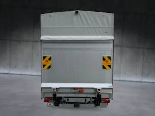 IVECO Daily 35S16BA8 Brücke mit Verdeck und Hebebühne