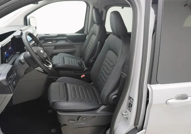 FORD Tourneo Custom L1 2.5 Plug-in-Hybrid Titanium X