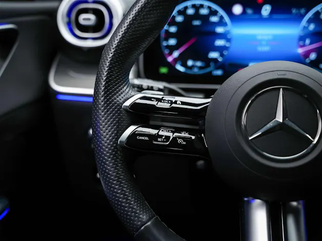 MERCEDES-BENZ GLC 300 4Matic AMG Line 9G-Tronic