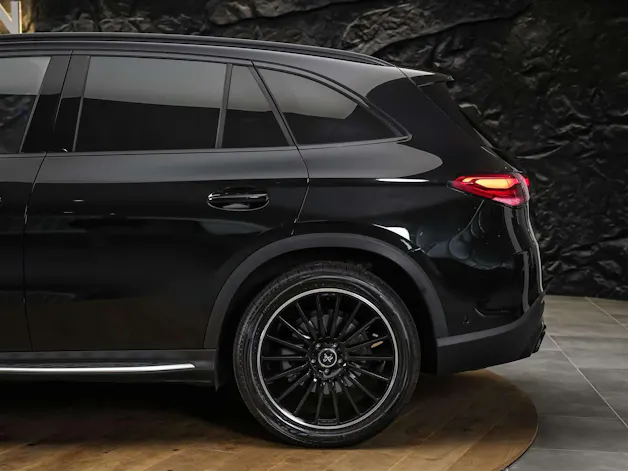 MERCEDES-BENZ GLC 300 4Matic AMG Line 9G-Tronic