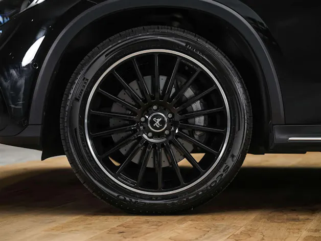 MERCEDES-BENZ GLC 300 4Matic AMG Line 9G-Tronic