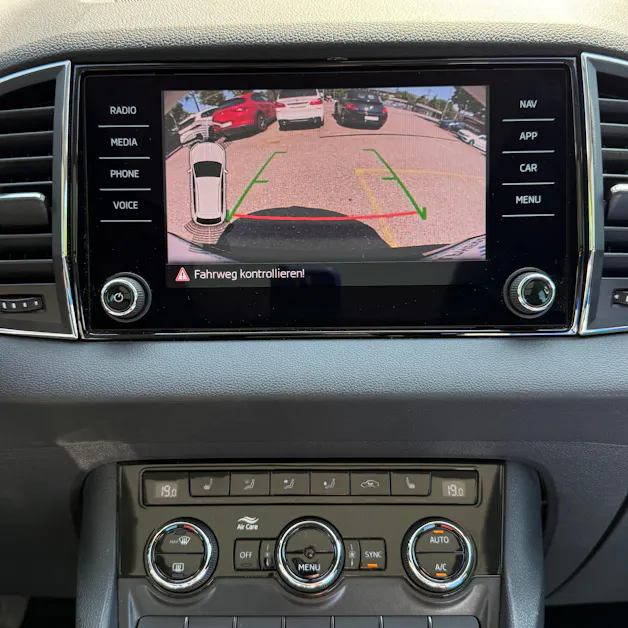 SKODA Karoq 2.0 TDI CR Style 4x4 DSG *ALCANTARA-SITZE - PANORAMA-DACH - ANHÄGERKUPPLUNG*
