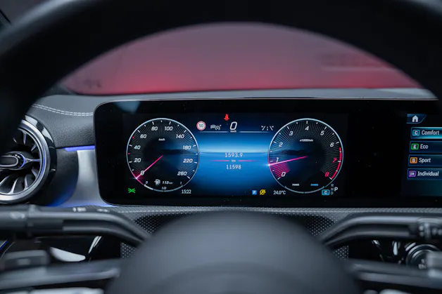 MERCEDES-BENZ CLA 200 AMG Line / Rückfahrkamera / Ambientebeleuchtung / Sitzheizung