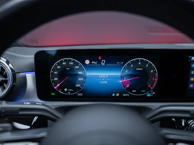 MERCEDES-BENZ CLA 200 AMG Line / Rückfahrkamera / Ambientebeleuchtung / Sitzheizung