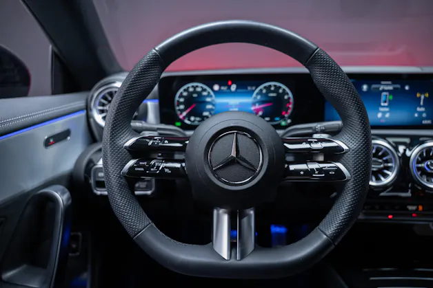MERCEDES-BENZ CLA 200 AMG Line / Rückfahrkamera / Ambientebeleuchtung / Sitzheizung