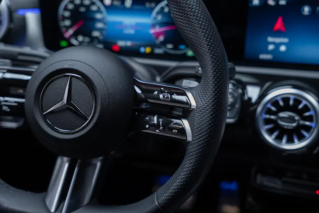 MERCEDES-BENZ CLA 200 AMG Line / Rückfahrkamera / Ambientebeleuchtung / Sitzheizung