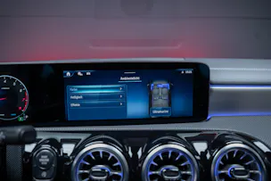 MERCEDES-BENZ CLA 200 AMG Line / Rückfahrkamera / Ambientebeleuchtung / Sitzheizung