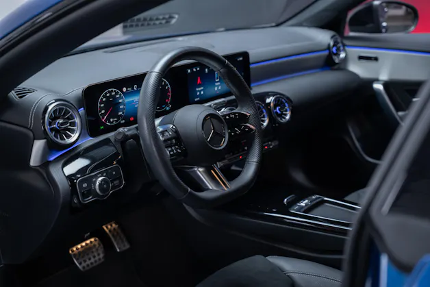 MERCEDES-BENZ CLA 200 AMG Line / Rückfahrkamera / Ambientebeleuchtung / Sitzheizung