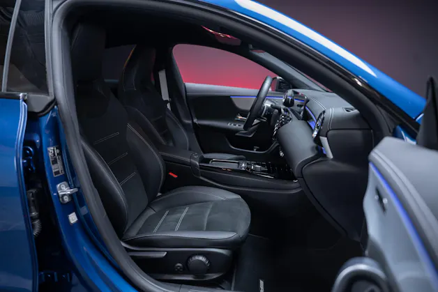 MERCEDES-BENZ CLA 200 AMG Line / Rückfahrkamera / Ambientebeleuchtung / Sitzheizung