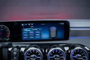 MERCEDES-BENZ CLA 200 AMG Line / Rückfahrkamera / Ambientebeleuchtung / Sitzheizung