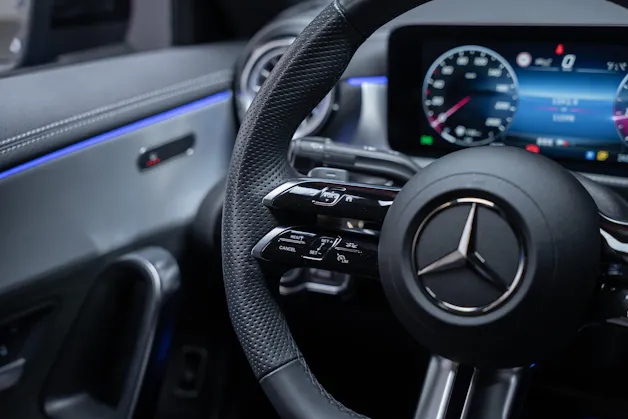 MERCEDES-BENZ CLA 200 AMG Line / Rückfahrkamera / Ambientebeleuchtung / Sitzheizung
