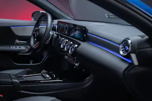 MERCEDES-BENZ CLA 200 AMG Line / Rückfahrkamera / Ambientebeleuchtung / Sitzheizung