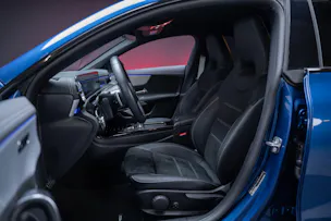 MERCEDES-BENZ CLA 200 AMG Line / Rückfahrkamera / Ambientebeleuchtung / Sitzheizung