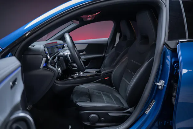 MERCEDES-BENZ CLA 200 AMG Line / Rückfahrkamera / Ambientebeleuchtung / Sitzheizung
