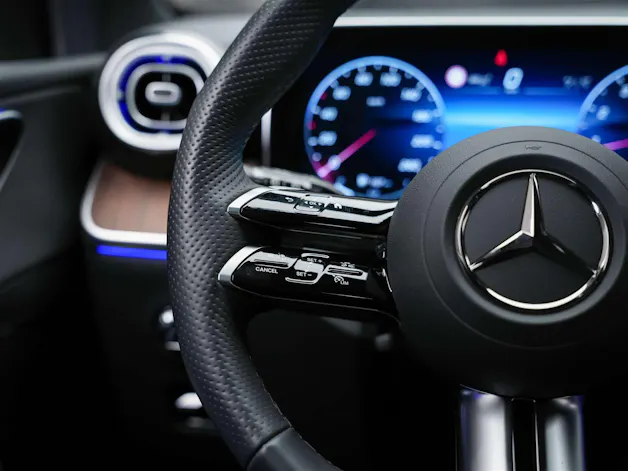 MERCEDES-BENZ GLC 200 4Matic AMG Line 9G-Tronic *Digital Light*Hinterachslenkung*Luftfahrwerk*