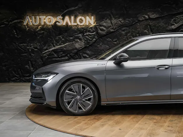 SKODA Superb Combi 2.0 TDi Sportline 4x4 DSG *Facelift*Werksgarantie*Massage*