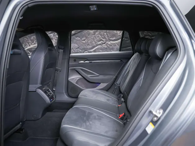 SKODA Superb Combi 2.0 TDi Sportline 4x4 DSG *Facelift*Werksgarantie*Massage*
